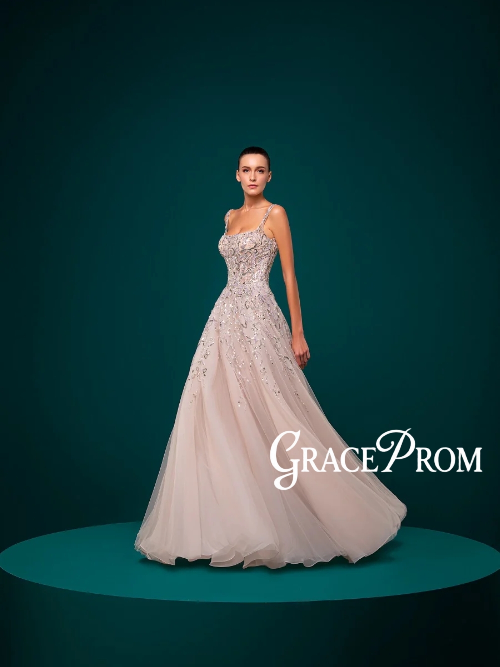 Women Formal Wear Dubai - Elegantes Abendkleid mit quadratischem Ausschnitt, Dubai,