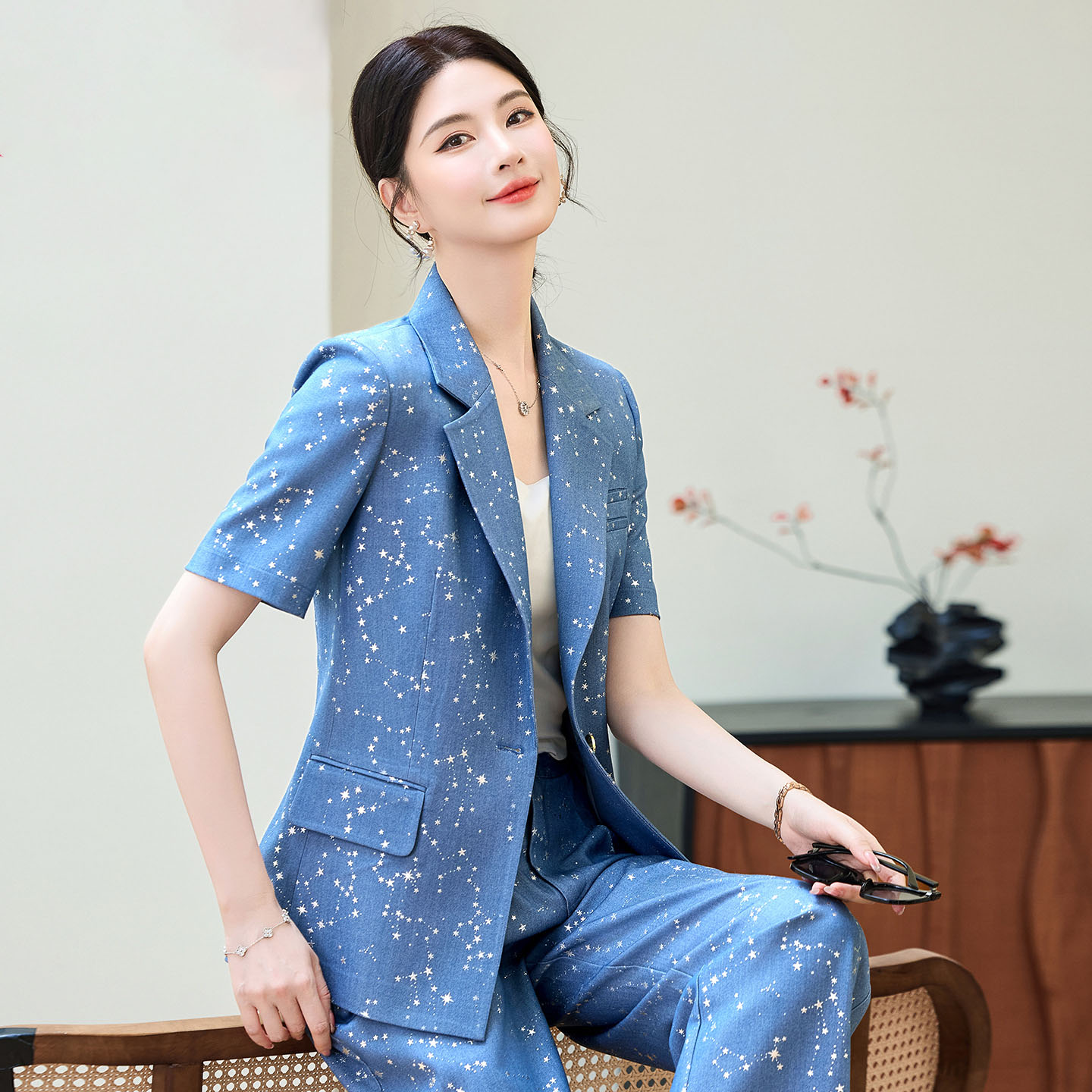 Women Formal Wear With Blazer - Modischer blau-gelber kurzärmeliger professioneller Anzug für